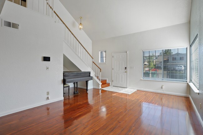 Foto del edificio - 2750 Oakwood Ct