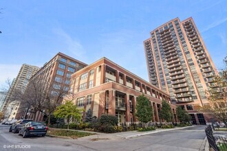 Building Photo - 330 N Jefferson St