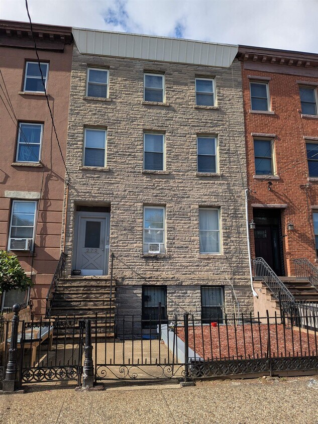 Foto principal - 272 3rd St