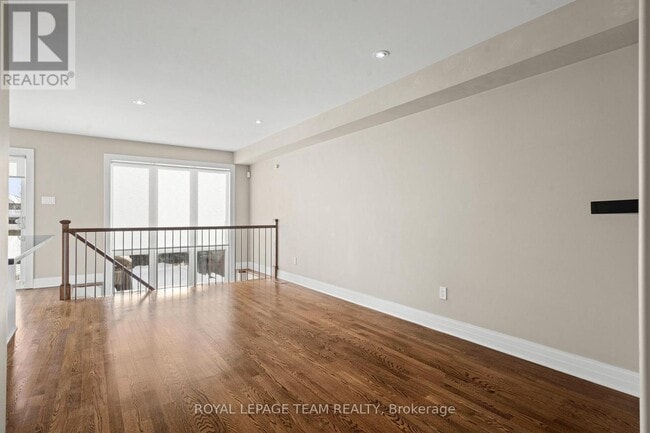 Building Photo - 165 Woodhurst Cres