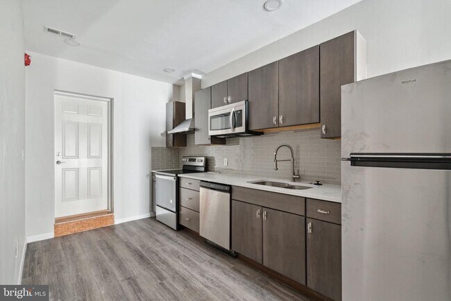 Building Photo - 175 W Girard Ave
