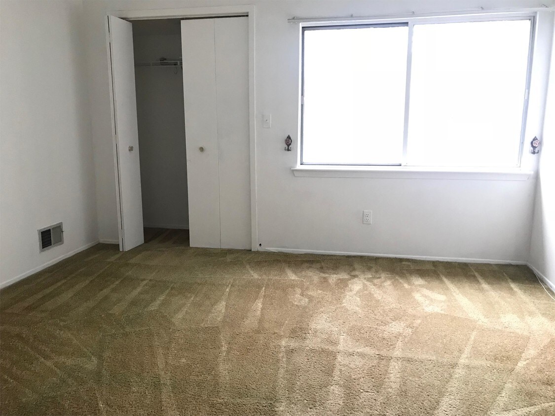 Foto principal - 449 Hylan Blvd