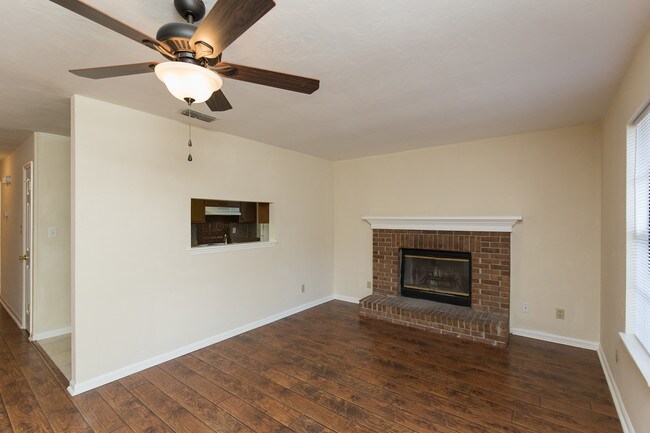 Foto del edificio - 1083 Rockbrook Ct