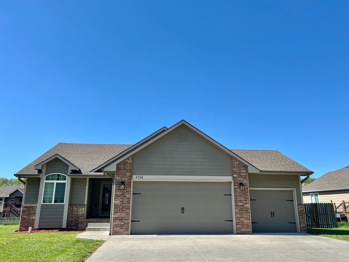 Foto principal - Spacious 4 Bedroom Home in Scenic Meadows ...