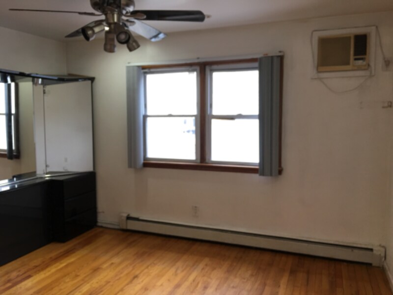 Primary Photo - 142 Saint Pauls Ave