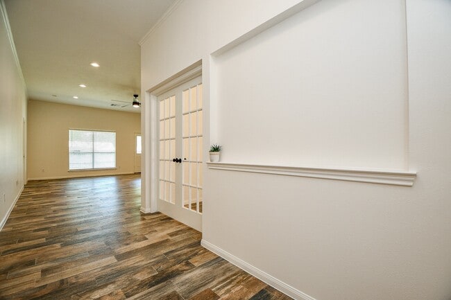 Building Photo - 835 Victoria Lakes Dr