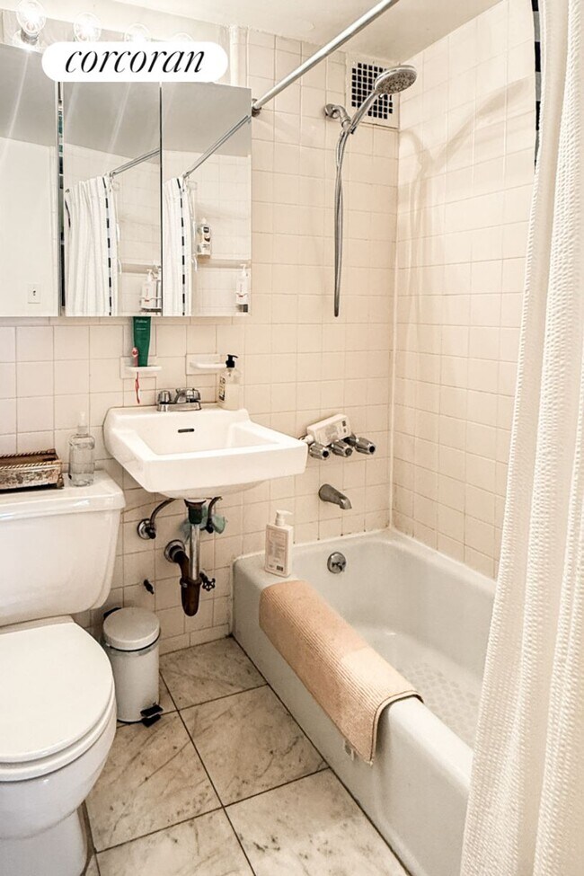 Foto del edificio - 127 W 81st St