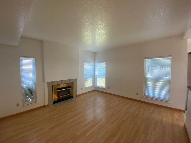 Foto del edificio - 614 Countryside Dr