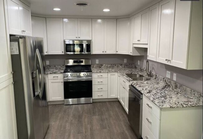 Building Photo - 1709 Camina Placer