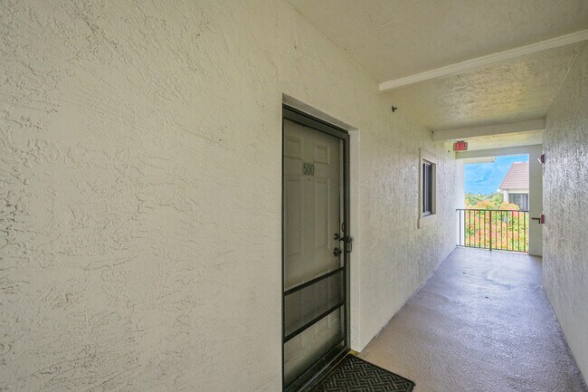 Foto del edificio - 2105 Lavers Cir