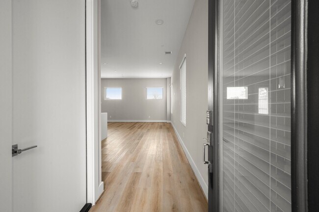 Foto del edificio - 8114 Esther Acres Ln