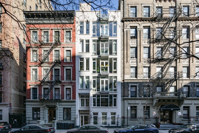 Building Photo - 241 W 107th St