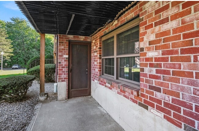 Building Photo - 16A Mayberry Dr