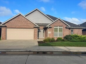 Building Photo - 1810 Trellis Ln