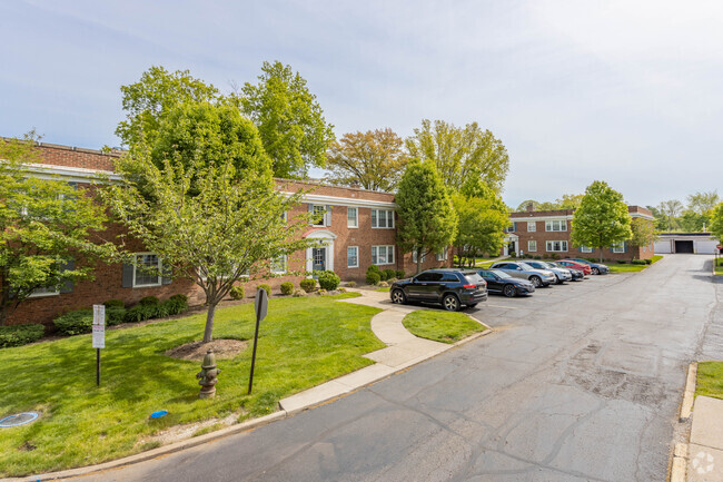 Building Photo - Shaker Crossing