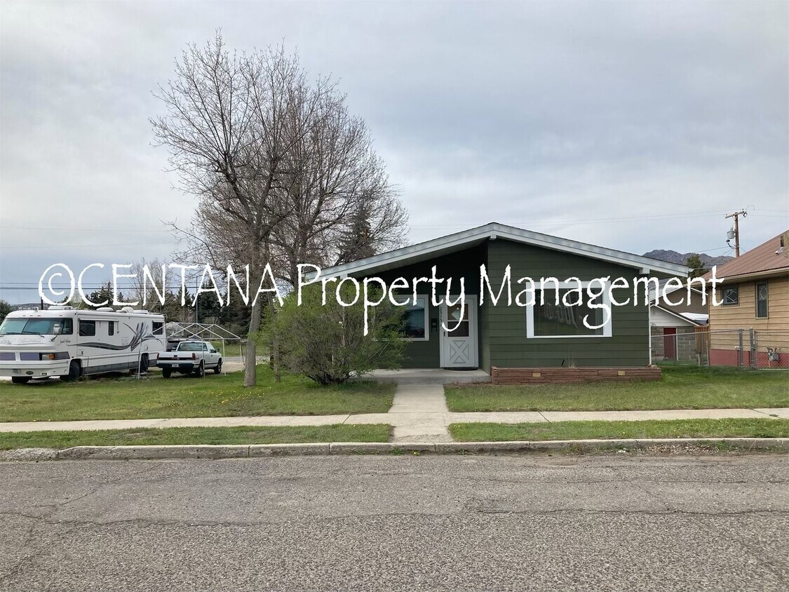 Foto principal - 2 bedroom home on the flats with a basemen...