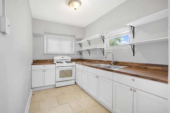 Foto del edificio - 627 S 38th St