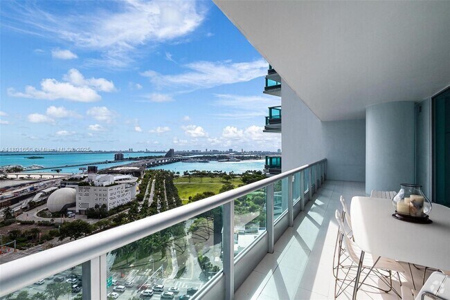 Building Photo - 900 Biscayne Blvd