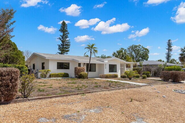 Foto del edificio - NEWLY RENOVATED Home For Rent in St Peters...