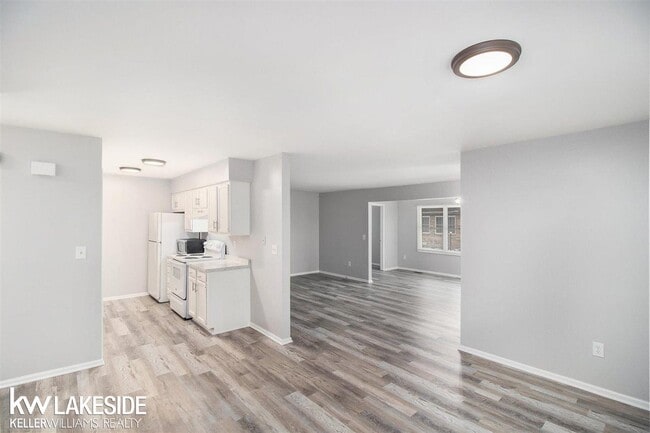 Building Photo - 36831 Brewster Ln