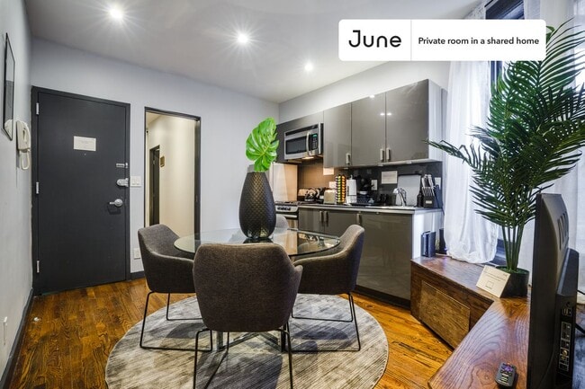 Building Photo - Private bedroom in 4 bed/2 bath Home