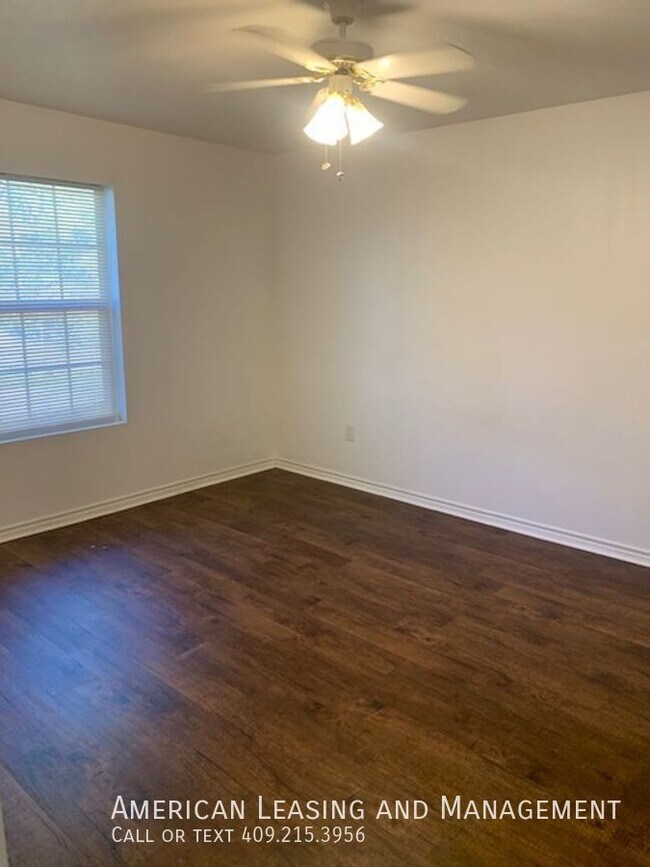 Building Photo - 3-Bedroom 2-Bath Brick Home Ready for Leas...