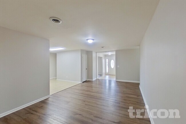 Foto del edificio - 9235 Laurel Hill Dr