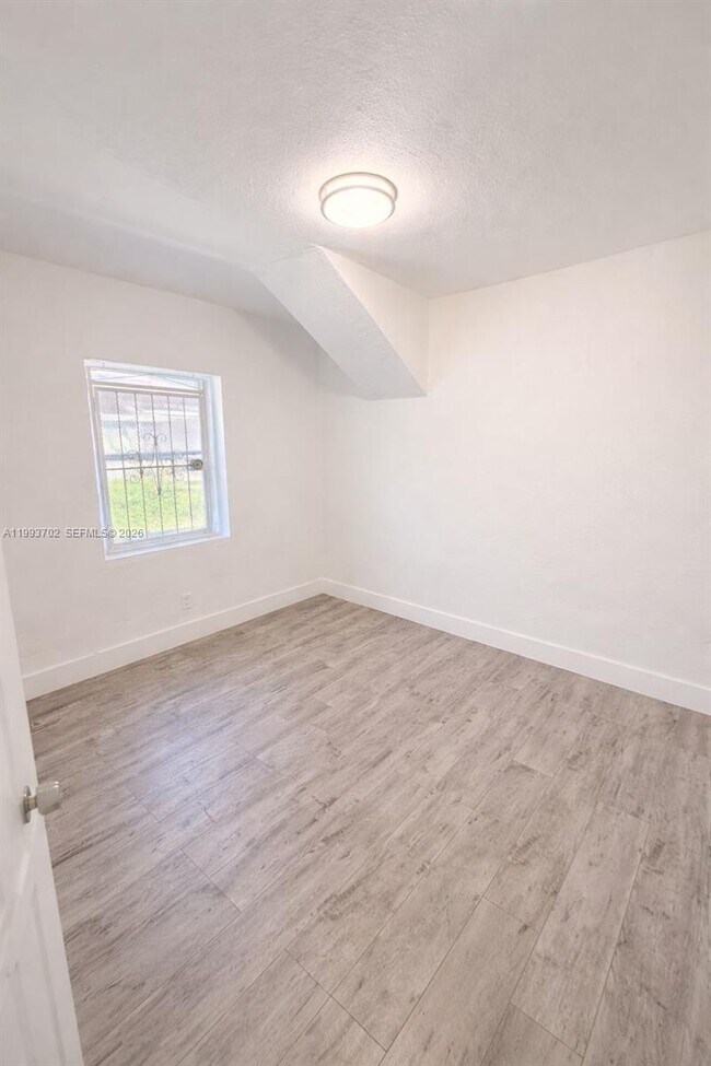 Foto del edificio - 1538 NW 66th St