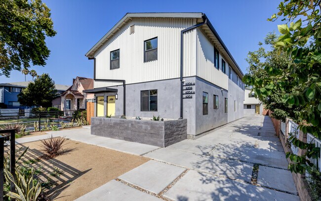 Foto del edificio - 6204 Brynhurst Ave