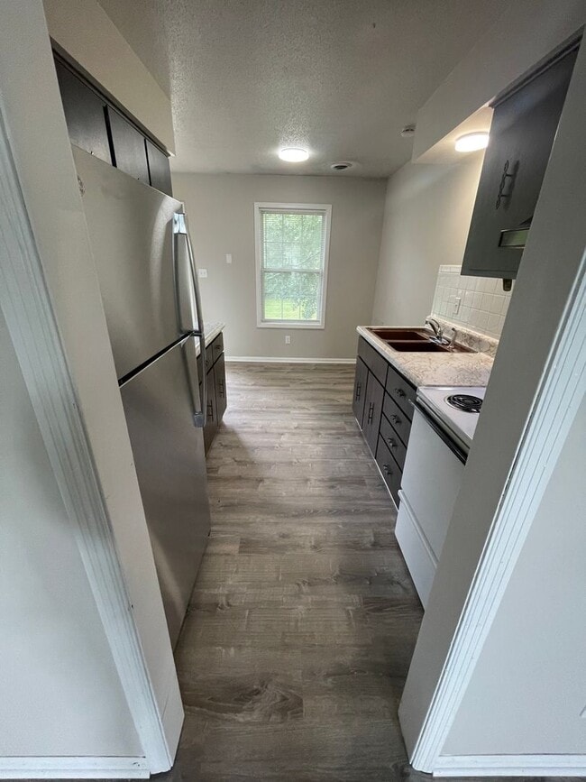 Building Photo - 2924 Leeway Dr