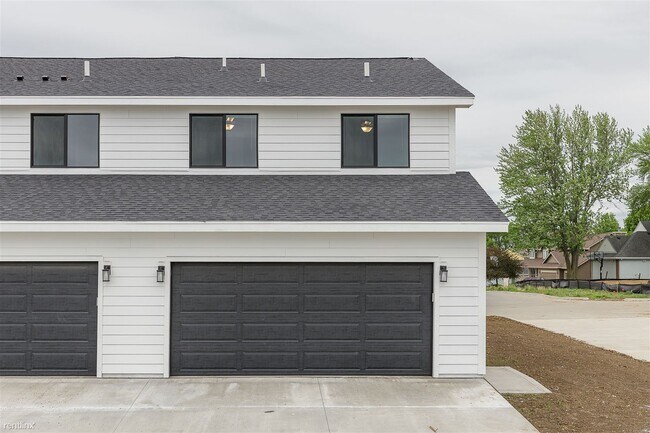Building Photo - 3 br, 2.5 bath House - 1499 High Rd