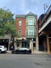 Building Photo - 948 W Armitage Ave
