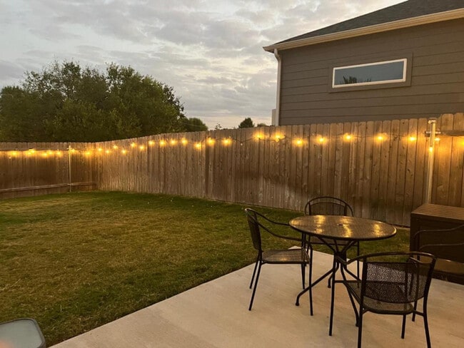 Foto del edificio - 15109 Casbah Dr