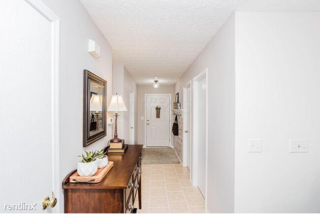Building Photo - 1517 Sarin St