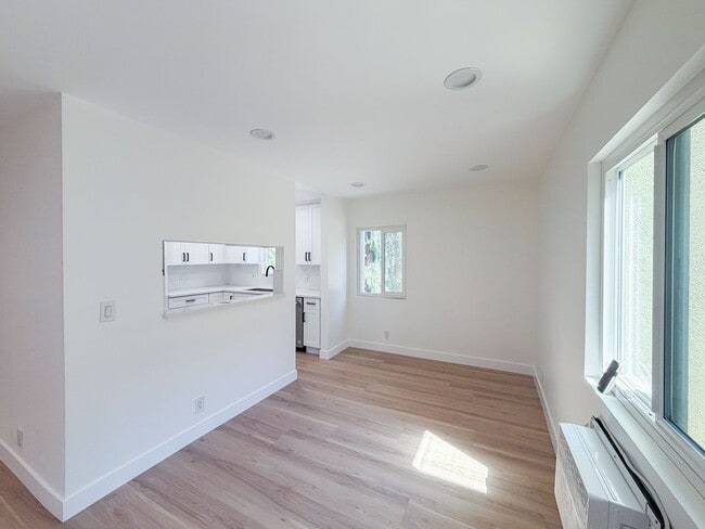 Foto del edificio - 4814 Hollow Corner Rd