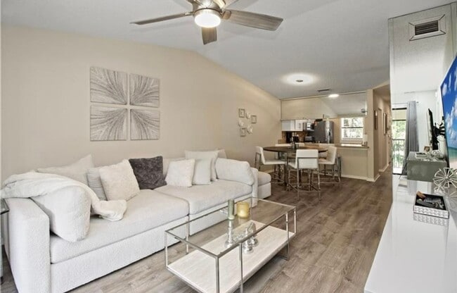 Building Photo - Charming 3BR Condo in Fort Myers
