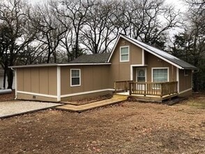 Building Photo - 105 Lazy Ike Ln