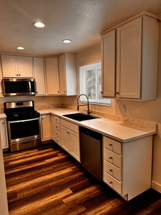 Building Photo - 33812 Robles Dr