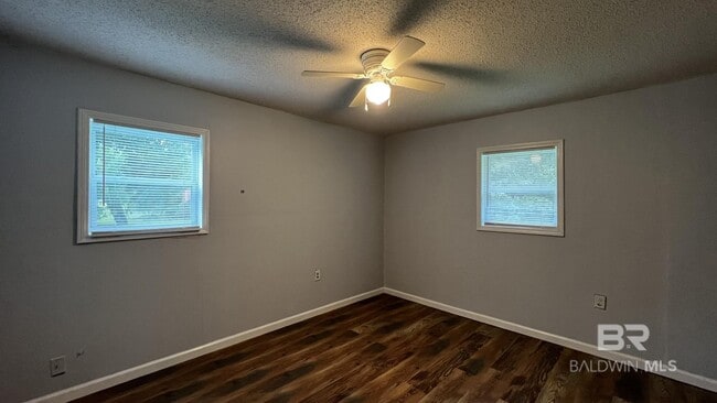Building Photo - 42620 Nicholsville Rd