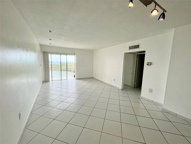 Foto del edificio - 400 Kings Point Dr