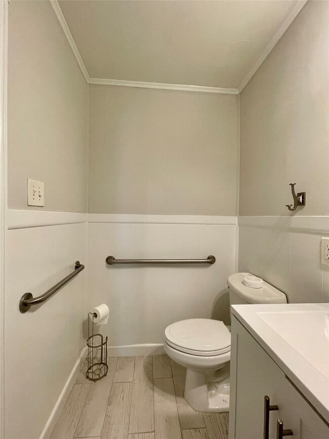 Building Photo - 1112 Southampton Dr