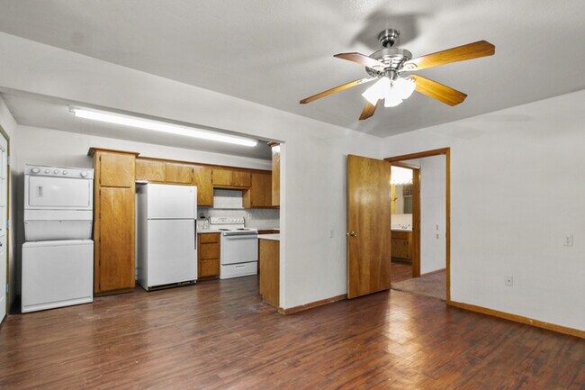 Building Photo - 100 6th St