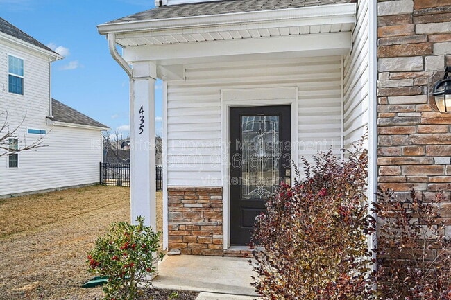 Building Photo - 435 Kennerly Center Dr