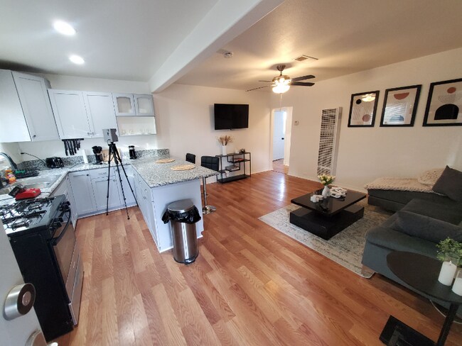 Foto del edificio - 9531 E Ave T-12