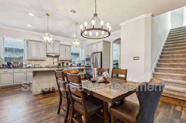 Photo - 608 Ambrose St House