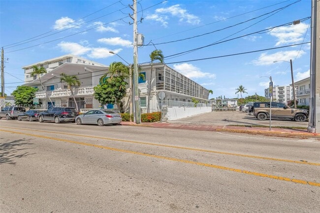 Building Photo - 8040 Tatum Waterway Dr