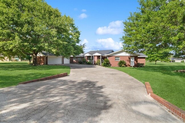 Building Photo - 15502 Kitty Hawk Dr