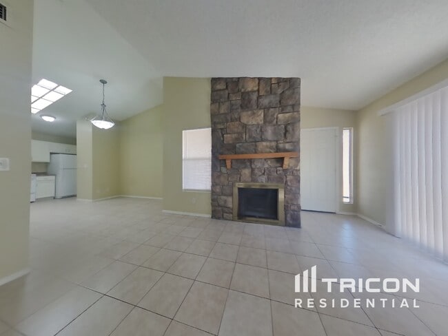Foto del edificio - 6317 W Christy Dr