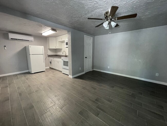 Photo - 1113 20th Street West Apartment