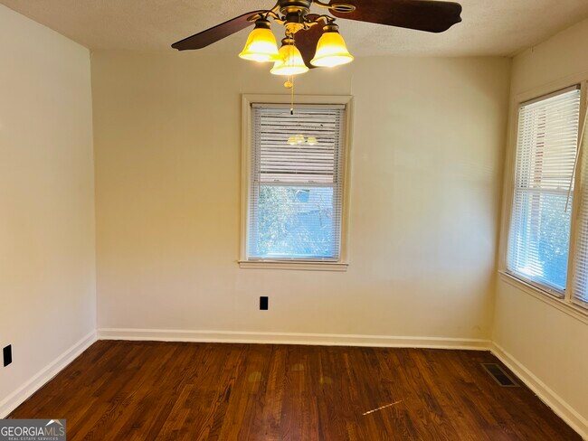 Foto del edificio - 50 Lone Oak St